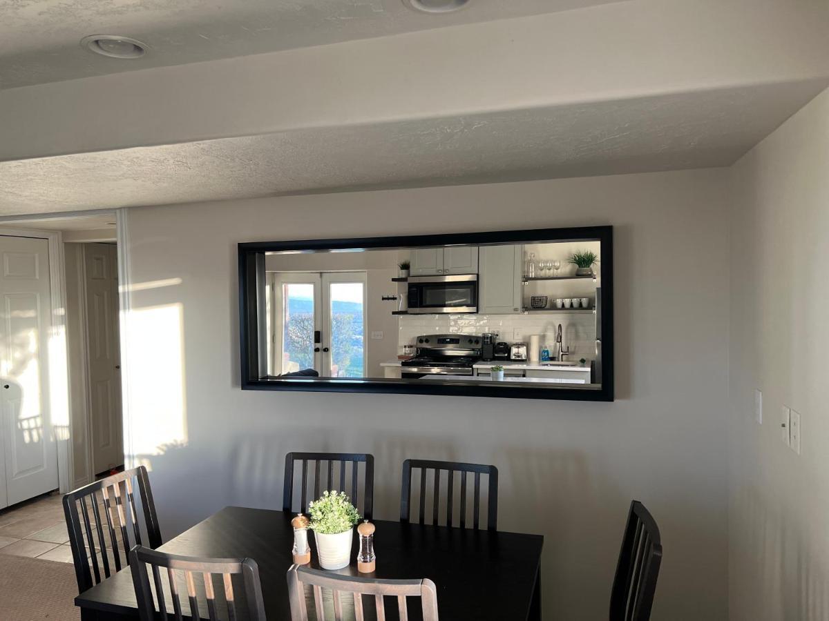 Above Ground Basement Apartment 2 Bedroom 1 B Retreat With Gorgeous View Draper Exterior foto
